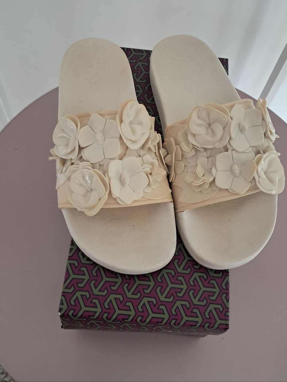 Tory Burch Slides Women's 8 White/Off-White Blossoms Floral Applique Summer